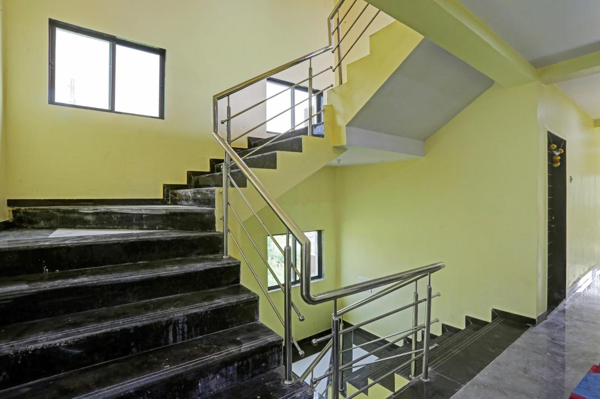 Hotel O Om Sai Residency Lodging And Boarding Taloje Budrukh Εξωτερικό φωτογραφία