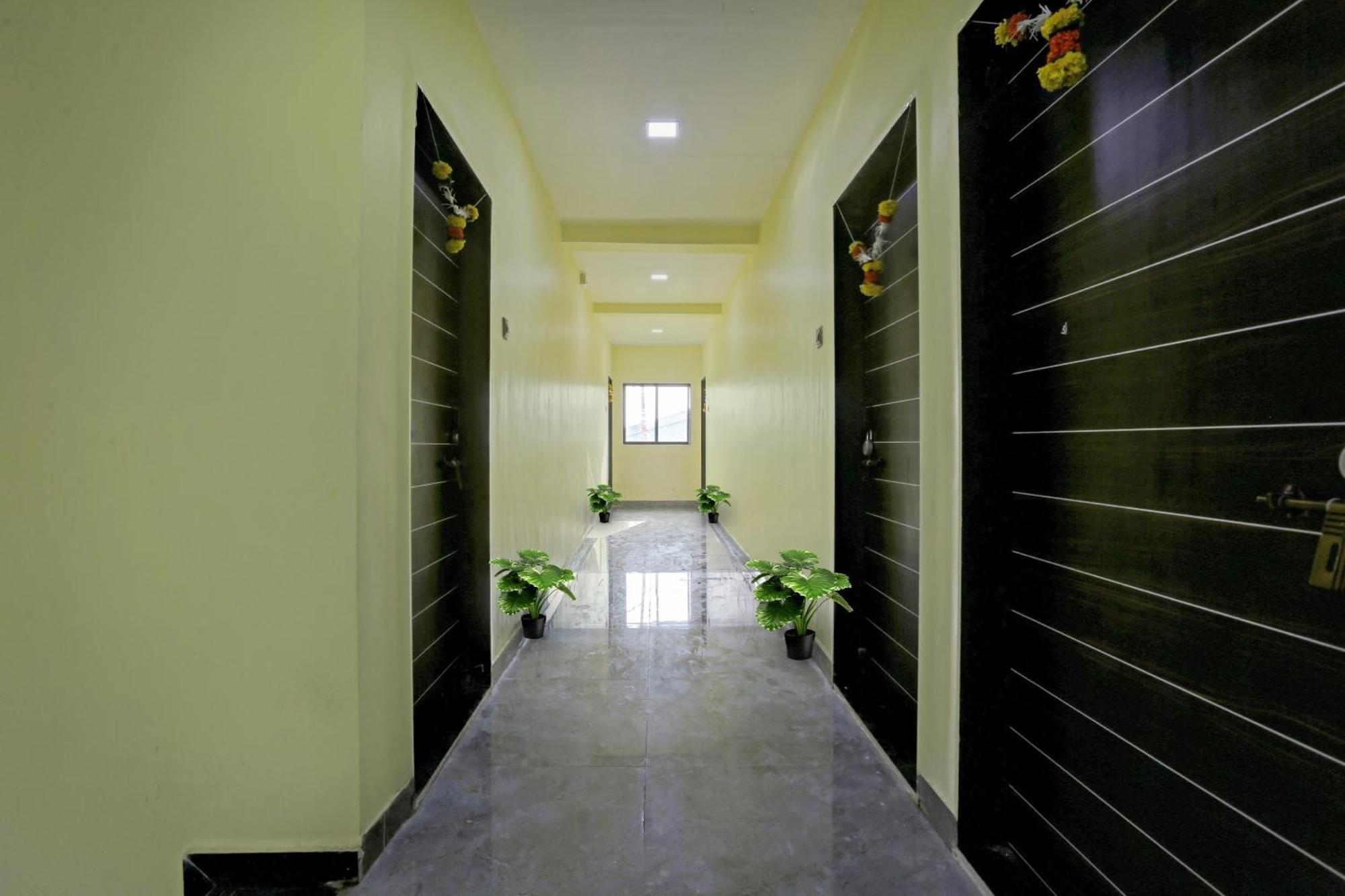 Hotel O Om Sai Residency Lodging And Boarding Taloje Budrukh Εξωτερικό φωτογραφία